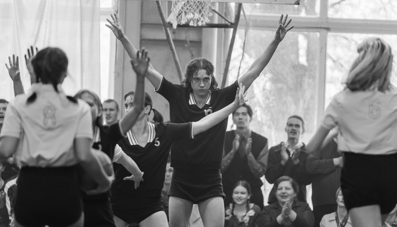 Kadrs no filmas ar basketbolistēm