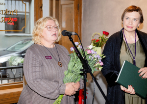 Viesi un muzeja darbinieki Latvijas Nacionālā rakstniecības un mūzikas muzeja atklāšanā