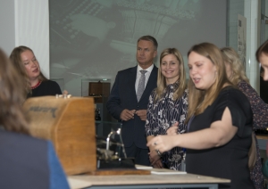 Kultūras ministrs Nauris Puntulis pasniedz Kultūras ministrija Pateicības rakstus muzeju nozares profesionāļiem