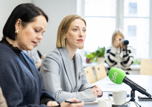 Dziesmu un deju svētku mākslinieciskās padomes sēde LNKC telpās