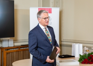 Ministru kabineta un KM Atzinības rakstu pasniegšana izcilām nozares personībām