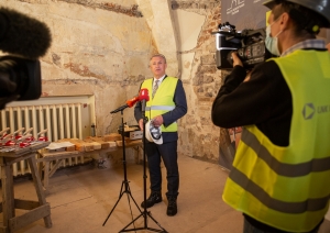 Rīgas pils kastelas restaurācijas darbu gaitā iemūrē kapsulu.