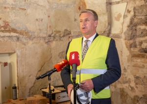 Rīgas pils kastelas restaurācijas darbu gaitā iemūrē kapsulu.