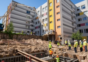 Nacionālās Mākslu vidusskolas jaunajā korpusā iemūrē kapsulu ar vēstījumu nākamajām paaudzēm