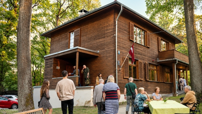 Apmeklētāji Jāņa Akuratera muzejā Muzeju nakts pasākumos