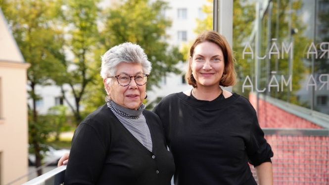 Kultūras mantojuma eksperte Linda Norisa un LKA pētniece Elīna Vikmane