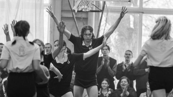 Kadrs no filmas ar basketbolistēm
