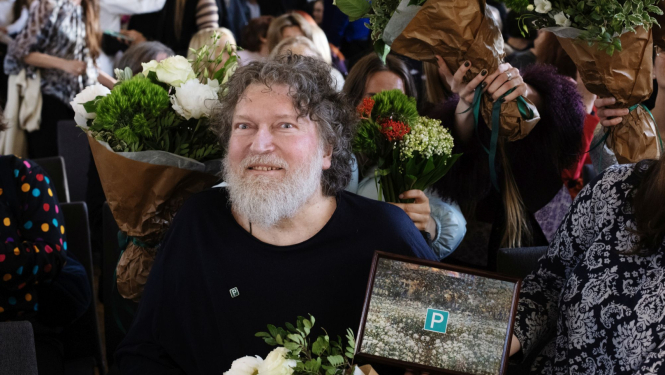 Purvīša balvas 2025 laureāts Romāns Korovins balvas pasniegšanas ceremonijā LNMM 23.05.2025. Foto: Kristīne Madjare