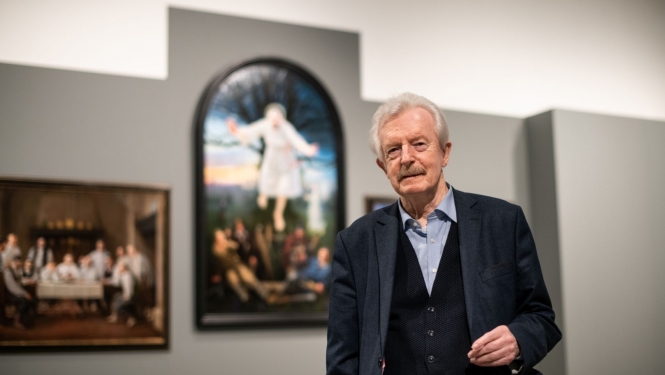 Imants Lancmanis savā personālizstādē “Imanta Lancmaņa māksla” Latvijas Nacionālajā mākslas muzejā. Rīga, 2022. Foto: Kristaps Kalns