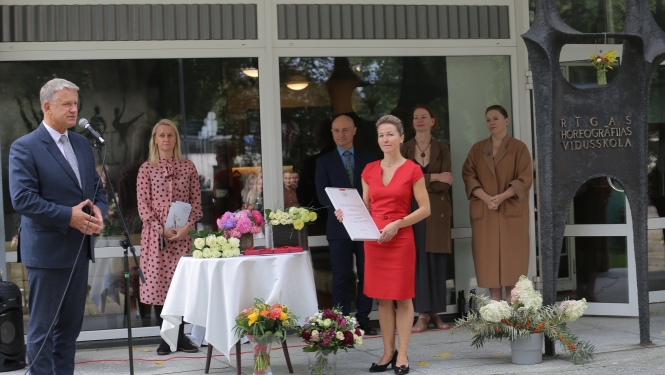 KM Atzinības raksta pasniegšana Ritai Harlapai.
