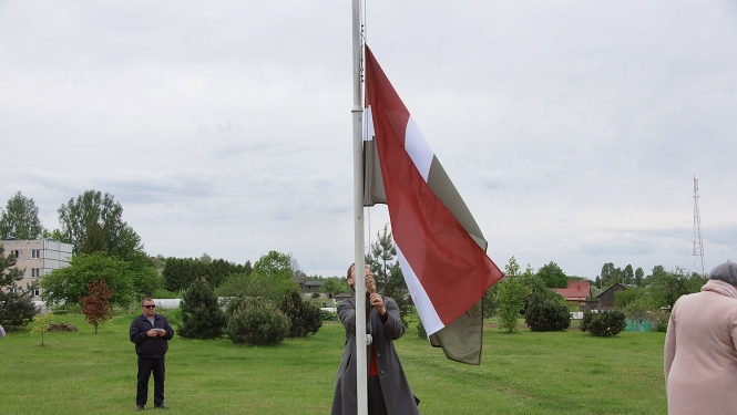 Latvijas un Sēlijas karogi