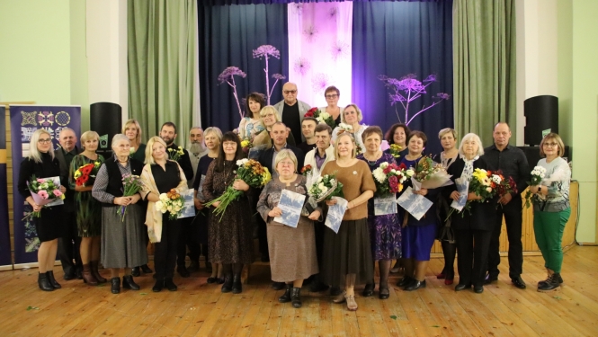 Konkursa nominanti, laureāti un pieteikumu autori. Foto: Māra Multiņa.