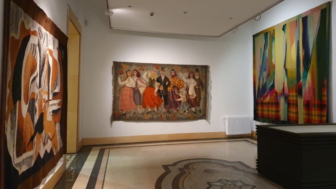 Izstāde “Tradicionālais un laikmetīgais | Latvijas tekstilmāksla” Nacionālajā dekoratīvās mākslas muzejā Madridē. 2021. Foto: Velta Raudzepa