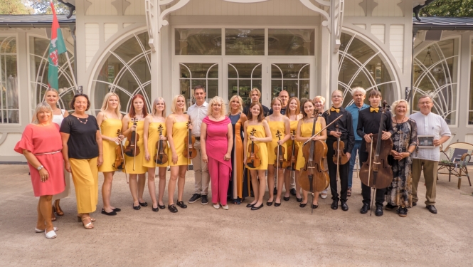 PIKC Liepājas Mūzikas, mākslas un dizaina vidusskolas stīgu instrumentu ansamblis “Amber Strings”, foto: Kārlis Volkovskis