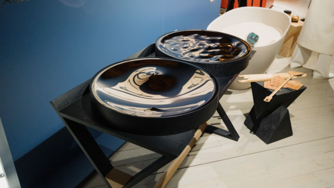 Skats no ekspozīcijas Dekoratīvās mākslas un dizaina muzeja un “DESIGN Latvia” pop-up izstāžu ciklā “Dizaina procesi tuvplānā”. DMDM, 2024. Foto: Jānis Vēveris