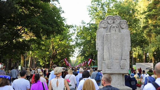 Vēl nedēļu turpinās pieteikšanās naudas līdzekļu atmaksai par 2018. gadā internetā pirktajām Dziesmu un Deju svētku biļetēm