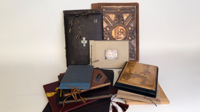 Latvijas Nacionālā arhīva albumu kolekcija “Latviešu bēgļu dzīve nometnēs Vācijā (1945–1949). Dāvinājums Kārlim Zariņam”