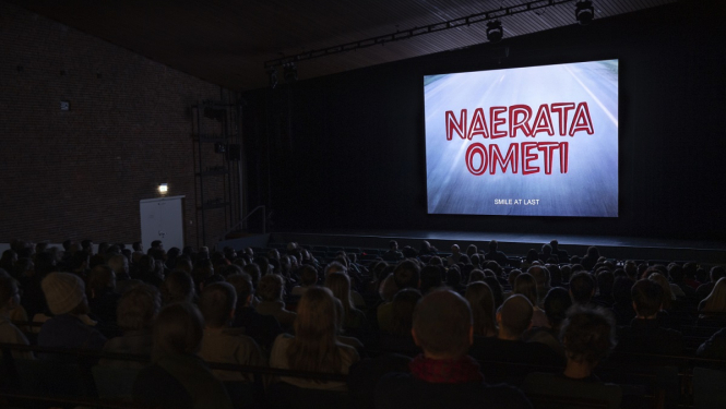 Filmas "Pasmaidi beidzot / Naerata ometi” (1985) restaurētās versijas pirmizrāde festivāla programmas "Berlinale Classics" ietvaros