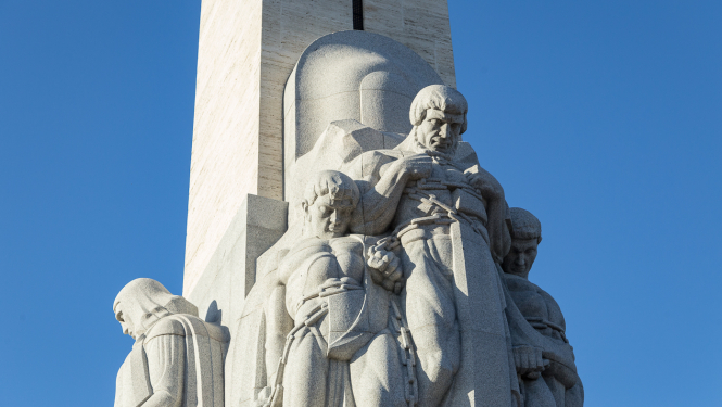 Brīvības pieminekļa fragments