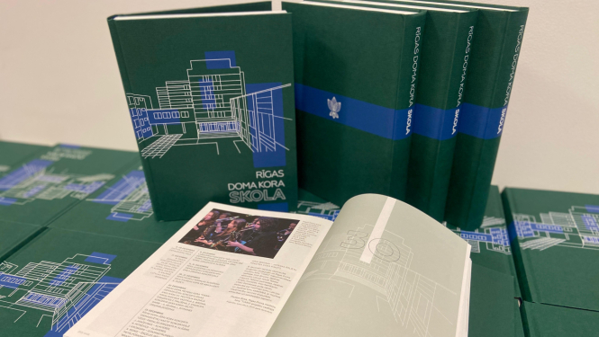 Grāmata par Rīgas Doma kora skolu