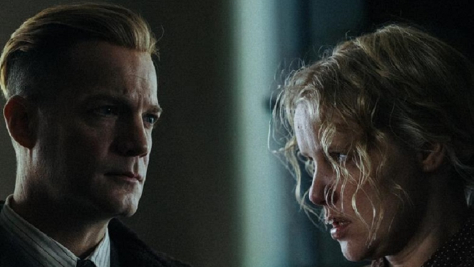 Kadrs no filmas, kadrā aktieri Itajs Tirans un Džoanna Kuliga 