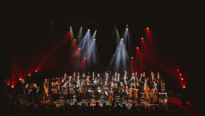 Liepājas Simfoniskais orķestris koncerta laikā uz skatuves