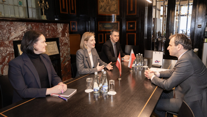 Kultūras ministres Agneses Lāces tikšanās ar Polijas Republikas vēstniecības pagaidu pilnvaroto lietvedi Latvijas Republikā Tomašu Serotiču (Tomasz Szeratics)