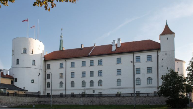 Rīgas pils no Daugavas puses ar muzeja daļu
