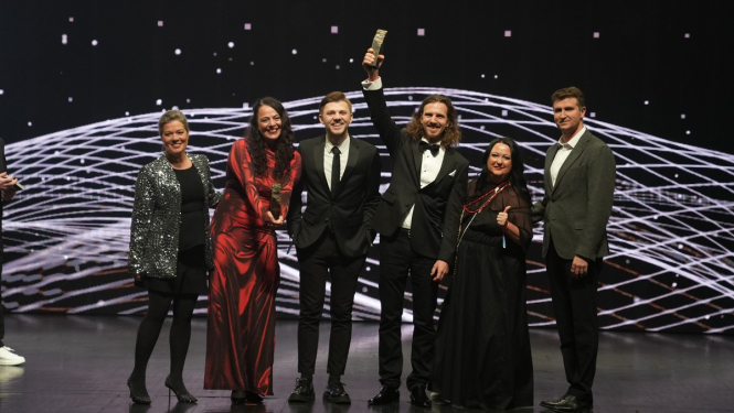 Radošā apvienība “Skudras Metropole” sadarbībā ar dizaina risinājumu uzņēmumu “Don't Panic” saņem balvu konkursā “Heavent Awards 2025” Kannās