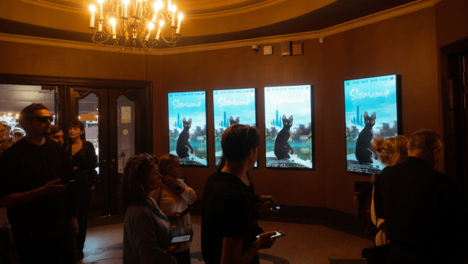 Kino teātra vestibils ar kino apmeklētājiem, foto: Andrejs Strokins