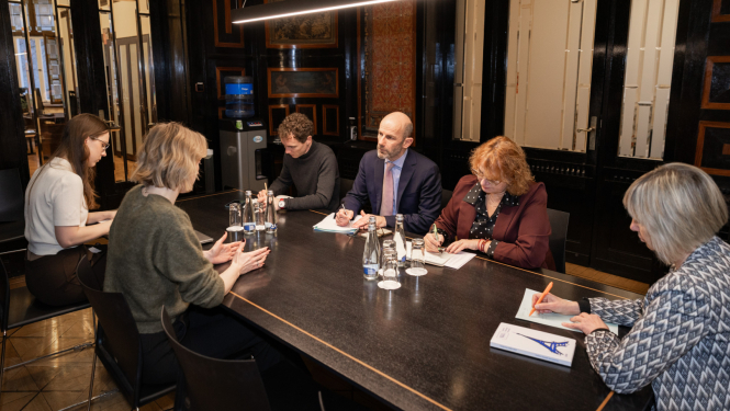 Kultūras ministres tikšanās ar Francijas institūta Latvijā pārstāvjiem un jauno institūta direktoru Ēriku Sirvēnu KM Kamīnzālē