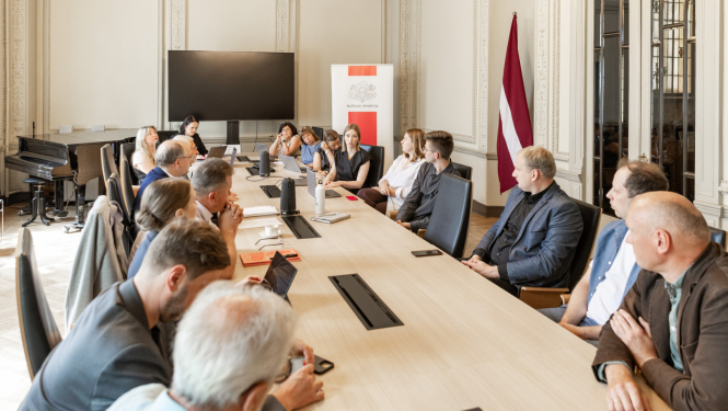 Kultūras ministres un KM pārstāvju tikšanās ar arodbiedrību pārstāvjiem KM Lielajā Zālē