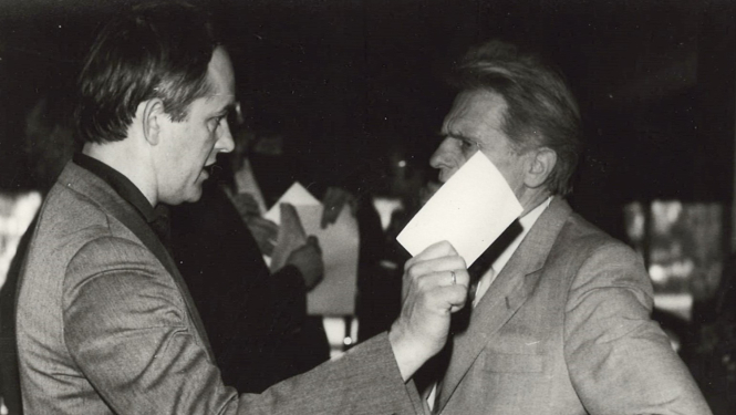 Viktors Avotiņš (pa kreisi) un Jānis Škapars Latvijas Tautas frontes 2. kongresa laikā