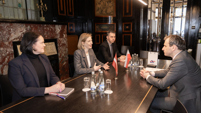 11.04.2025_Tikšanās ar Polijas Republikas vēstniecības pagaidu pilnvaroto lietvedi Latvijas Republikā Tomašu Serotiču (Tomasz Szeratics)