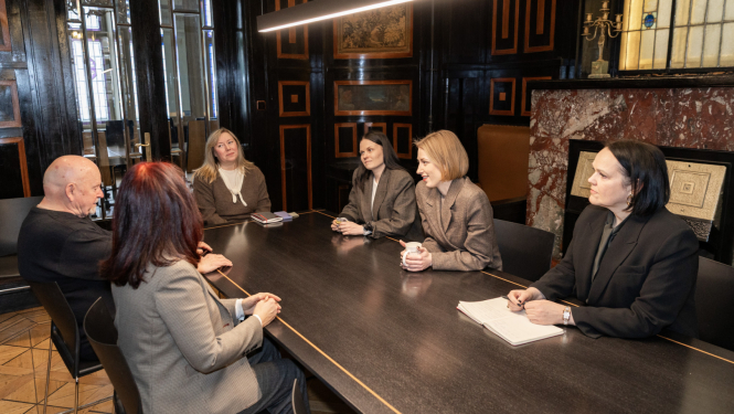 KM pārstāvju tikšanās ar Pētera Vaska fonda pārstāvjiem KM Kamīnzālē