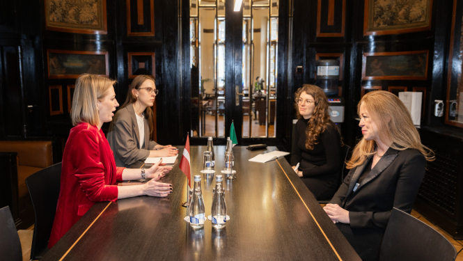 Kultūras ministres Agneses Lāces tikšanās ar Īrijas vēstnieci Latvijā Marselu Smitu (Marcella Smyth) KM Kamīnzālē