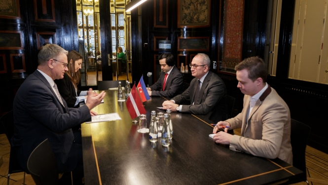 Kultūras ministrs Nauris Puntulis tiekas ar Azerbaidžānas Republikas vēstnieku Latvijā V.E. Elnuru Sultanovu (Elnur Sultanov)