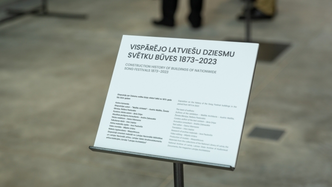 Dziesmusvētku būvju ekspozīcijas atklāšanā Mežaparka estrādes paviljonā