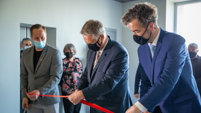 Svinīgā ceremonijā tiek atklāts renovētais RDKS mācību korpusa stāvs, foto: Oskars Upenieks.