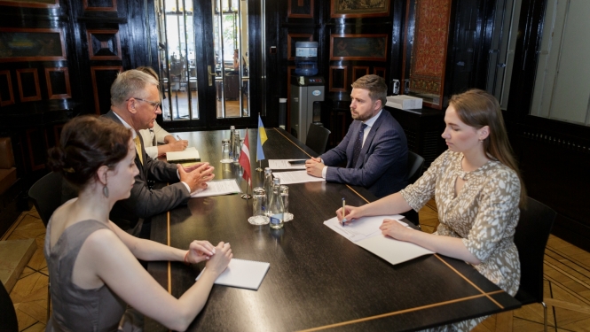 Kultūras ministrs Nauris Puntulis tiekas ar Ukrainas vēstnieku Latvijā V.E. Anatoliju Kucevolu (H. E. Mr Anatolii Kutsevol)