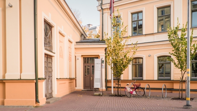 Liepājas Mūzikas, mākslas un dizaina vidusskola.