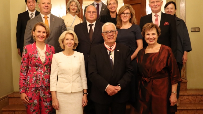KM parlamentārais sekretārs Ritvars Jansons piedalās Uzlecošās Saules ordeņa un Zelta stari ar kakla lentu pasniegšanas ceremonijā Japānas vēstniecībā