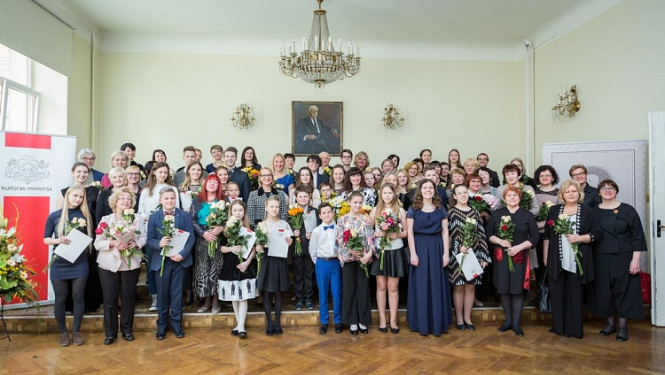 Apbalvoti kultūrizglītības nozares talantīgākie audzēkņi un skolotāji