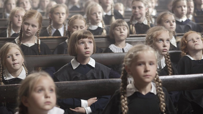 „Bille” ielūdz uz filmas aizkulišu fotoizstādi