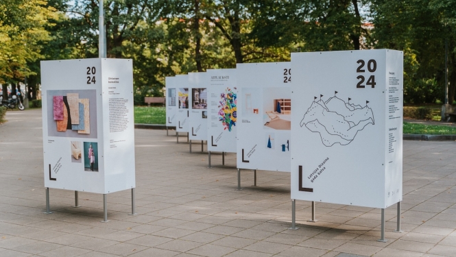 Esplanādē skatāma Latvijas Dizaina gada balvas 2024 uzvarētāju izstāde, foto: Lauris Aizupietis