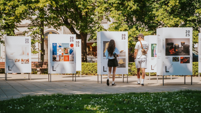 Latvijas Dizaina gada balvas 2025 brīvdabas izstāde. Foto: Lauris Aizupietis
