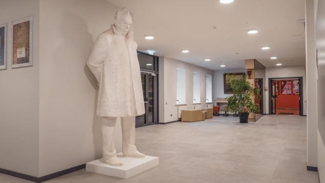 Emiļa Melngaiļa statuja