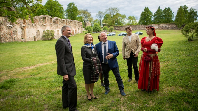 Dace Melbārde slavē dobelniekus par aktīvo iesaisti kultūras dzīves veidošanā