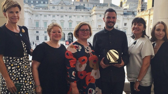 Latvija iegūst galveno balvu Londonas dizaina biennālē