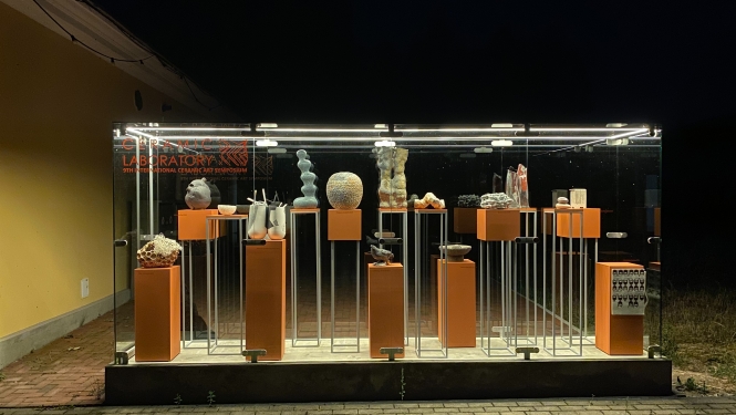 Keramikas mākslas darbs